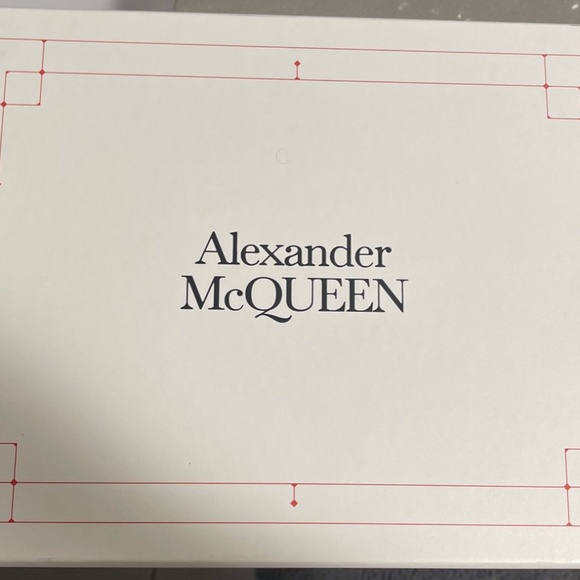 Alexander McQueen - Picture 1 of 5